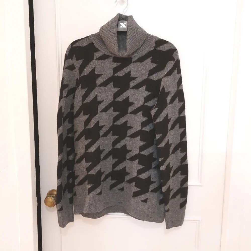 Contemporary for simons turtleneck sweater size XS nwt